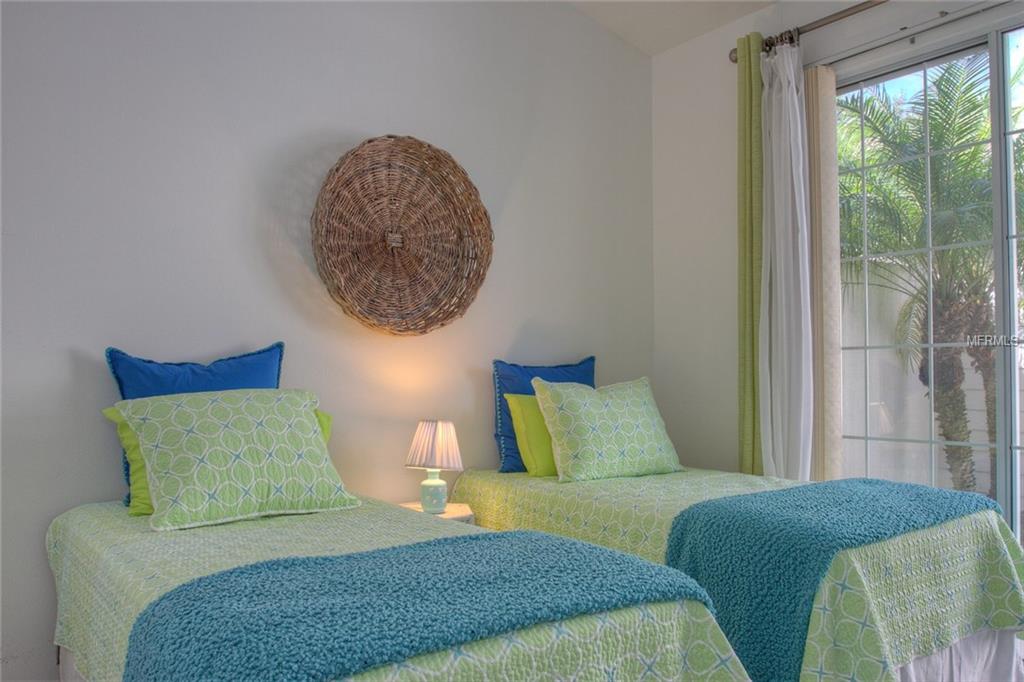 7911  WHITEBRIDGE GLN ,UNIVERSITY PARK,34201
