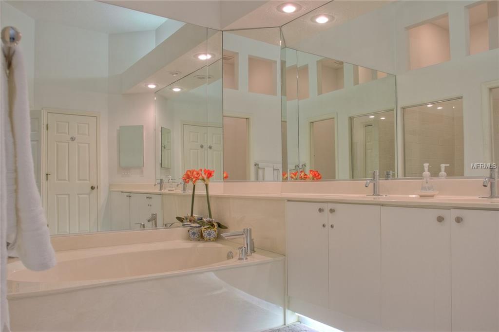 7911  WHITEBRIDGE GLN ,UNIVERSITY PARK,34201